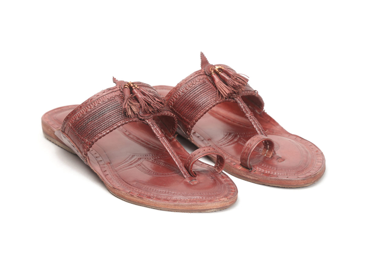 Womens Burgundy Kolhapuri Chappal at Vaarsa Womens Burgundy Kolhapuri Chappal, Vaarsa